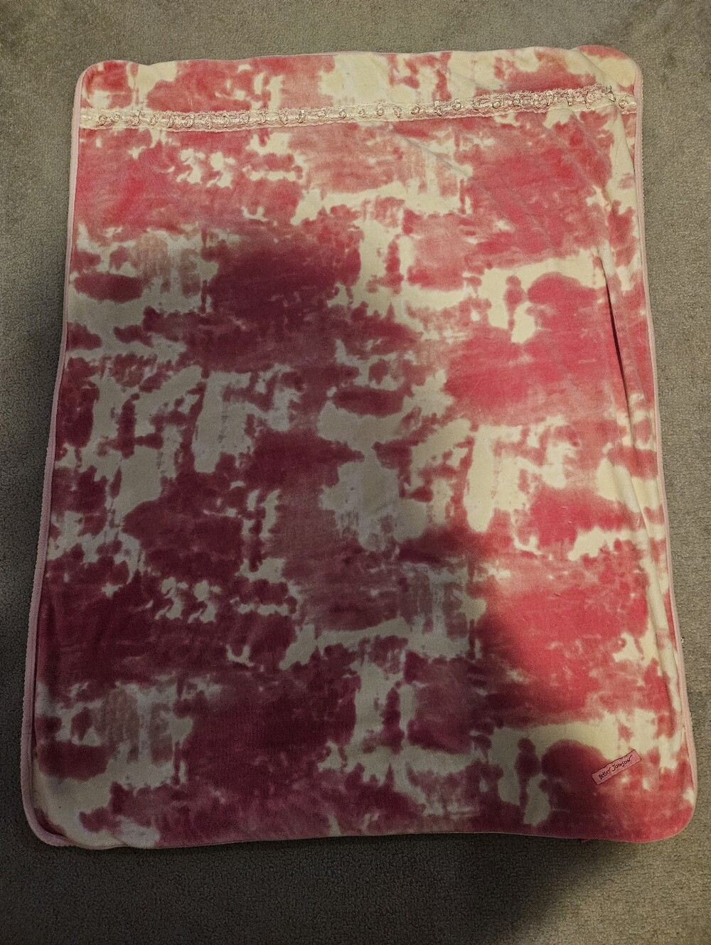 Betsey Johnson Tie Dye Pink And Cream Throw Blanket. Small 27 Inches x 36 Inches